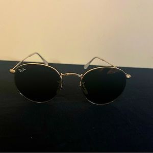 Ray-Ban Round Metal Black/Gold Sunglasses